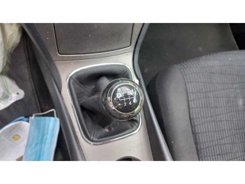 toyota avensis cross sport (t27) del año 2010