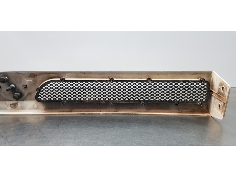 Recambio de rejilla delantera para nissan trade 100 caja cerrada, techo elevado referencia OEM IAM X001207228  