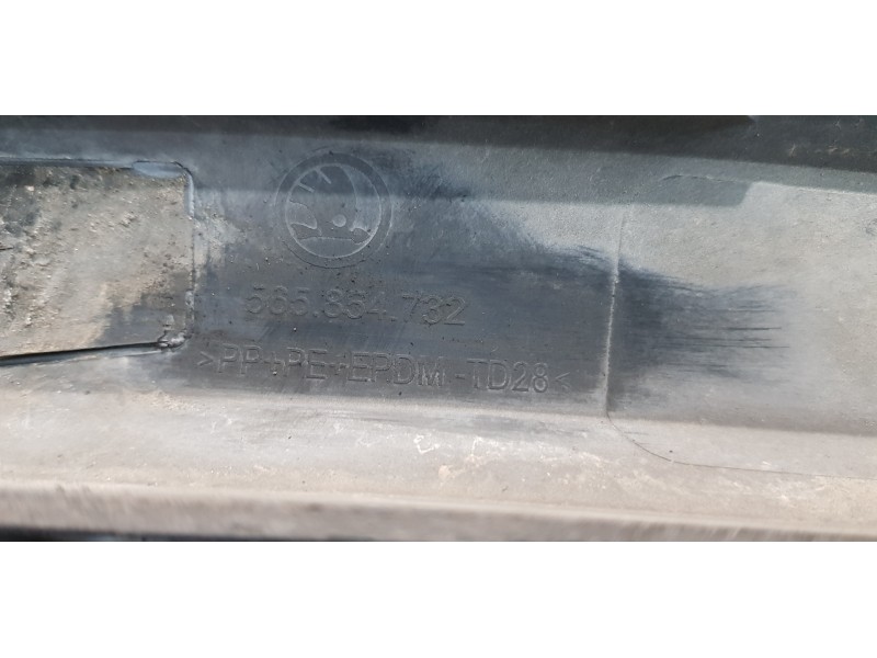 Recambio de aletin delantero derecho para skoda kodiaq style 4x4 referencia OEM IAM 565854732  