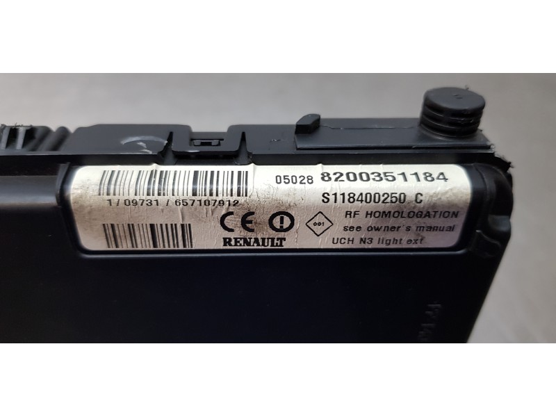 Recambio de caja reles / fusibles para renault scenic ii grand confort dynamique referencia OEM IAM 8200351184  