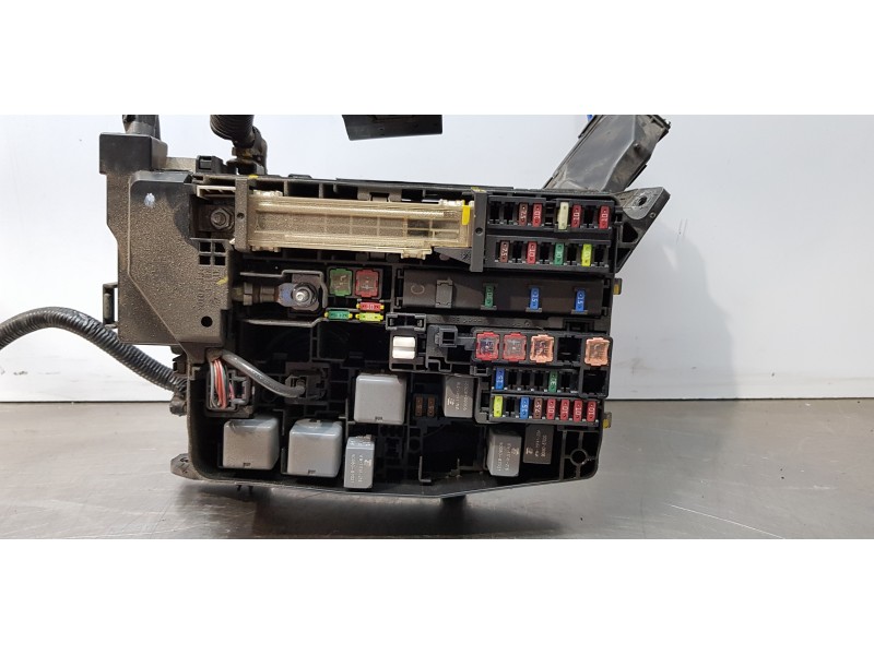 Recambio de caja reles / fusibles para toyota verso advance referencia OEM IAM 827410F030   Recambio de caja reles / fusibles para toyota verso advance referencia OEM IAM 827410F030