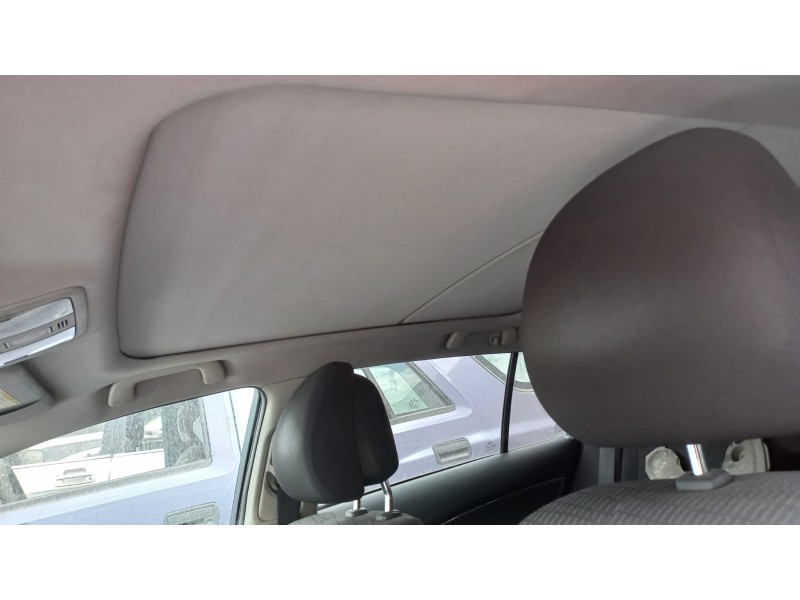 toyota avensis cross sport (t27) del año 2010