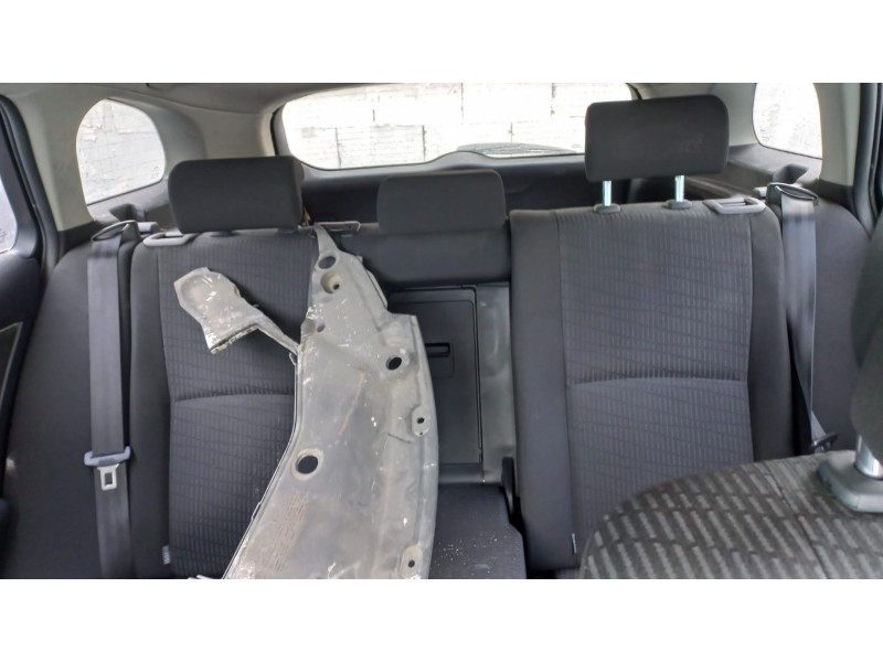 toyota avensis cross sport (t27) del año 2010