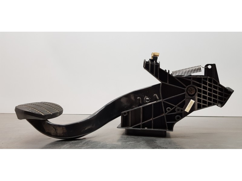 Recambio de pedal freno para bmw serie 1 lim. (f40) 116d referencia OEM IAM 35006856596 6856596 