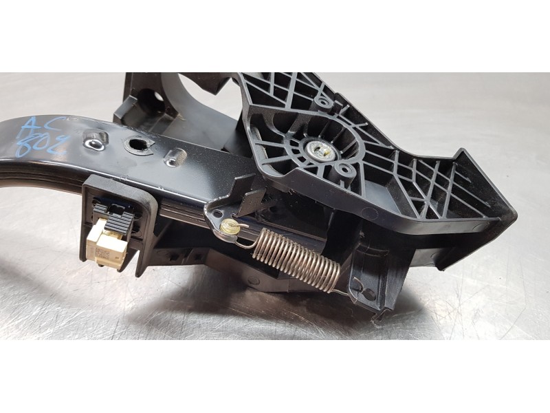 Recambio de pedal freno para bmw serie 1 lim. (f40) 116d referencia OEM IAM 35006856596 6856596 