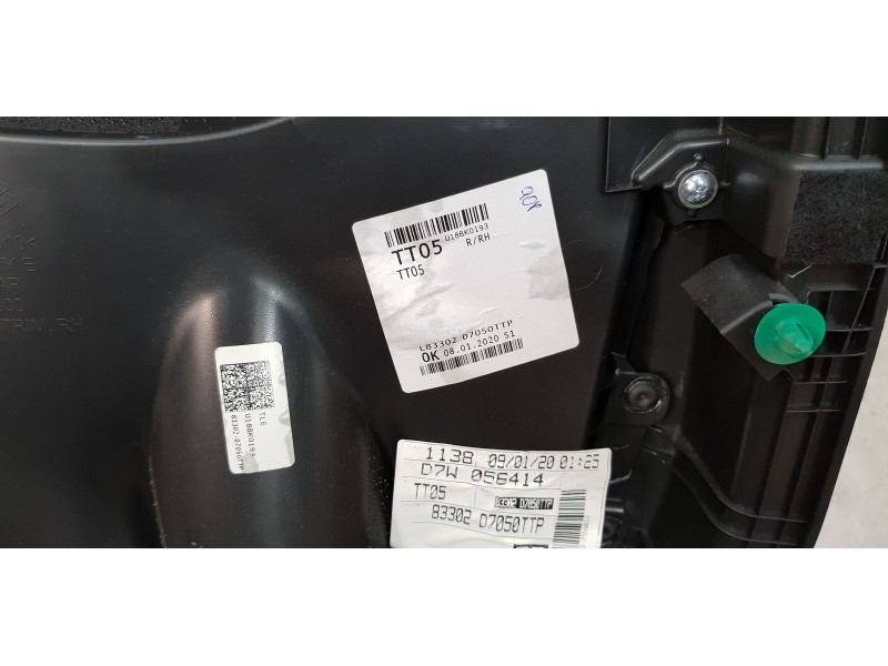 Recambio de guarnecido tapizado puerta trasera derecha para hyundai tucson klass 2wd referencia OEM IAM 83302D7050TTP  