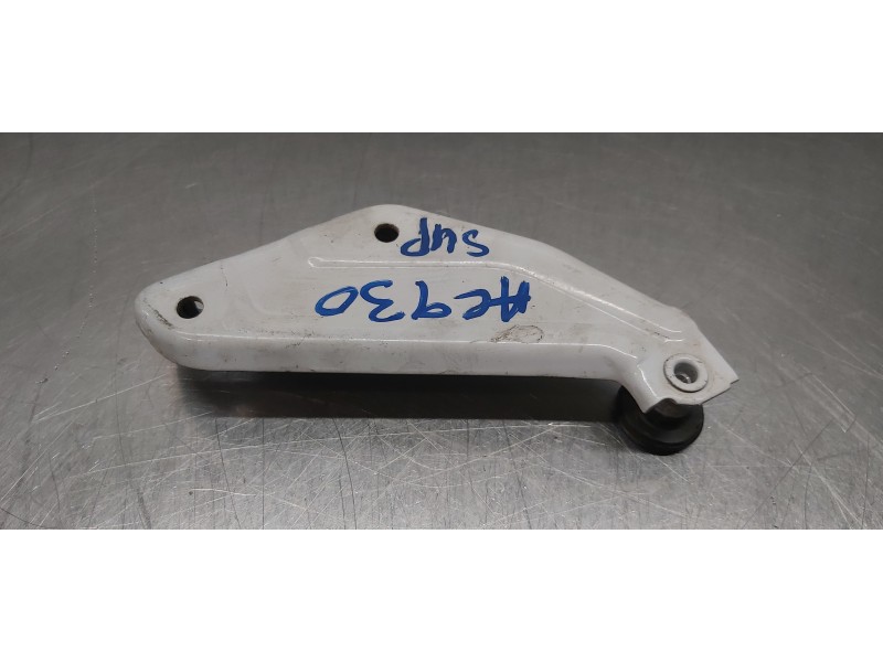 Recambio de soporte / guia puerta corredera para renault kangoo furgón professional referencia OEM IAM 8200497626  