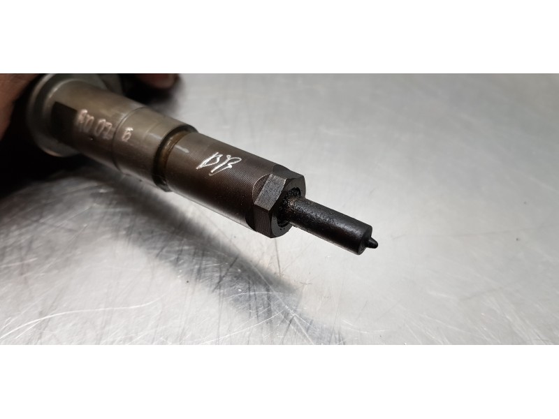 Recambio de inyector para peugeot 207 x-line referencia OEM IAM 0445110252  