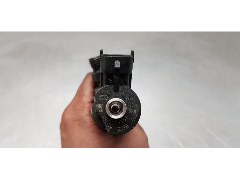 Recambio de inyector para peugeot 207 x-line referencia OEM IAM 0445110252  