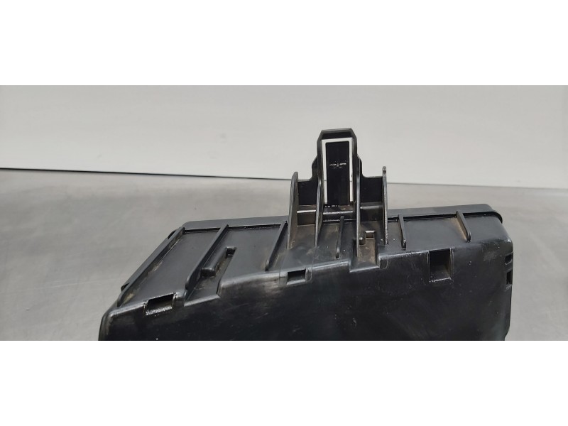 Recambio de caja reles / fusibles para skoda superb (3v3) active referencia OEM IAM 5Q0937125B  