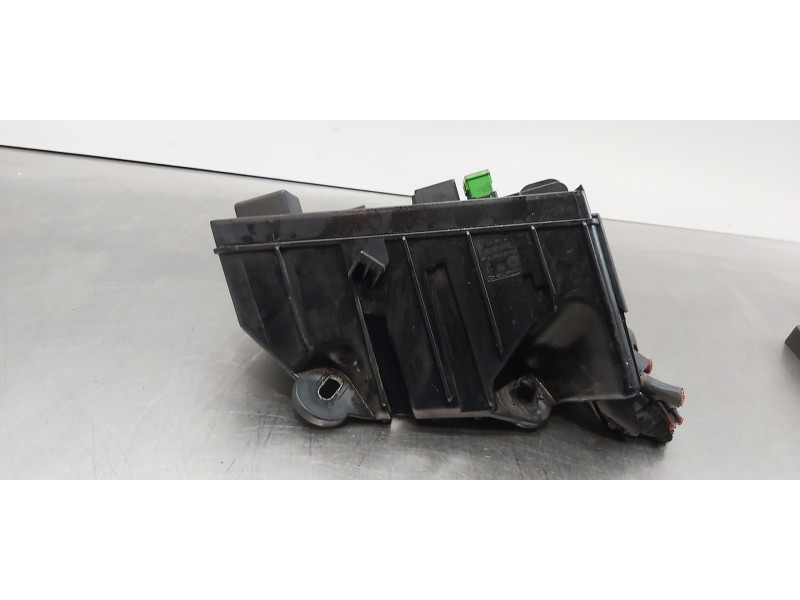 Recambio de caja reles / fusibles para skoda superb (3v3) active referencia OEM IAM 5Q0937125B  