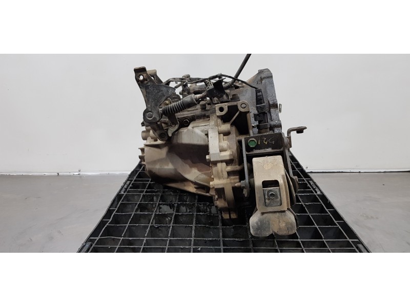 Recambio de caja cambios para kia carens (un) emotion referencia OEM IAM 4300039893 4300039893 