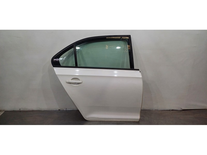 Recambio de puerta trasera derecha para skoda rapid active referencia OEM IAM 5JA833052C  
