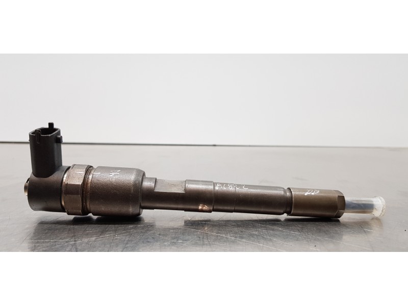 Recambio de inyector para fiat fiorino básico referencia OEM IAM 0445110083  