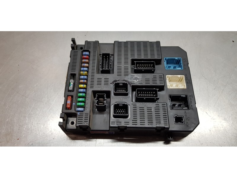 Recambio de caja reles / fusibles para peugeot 207 x-line referencia OEM IAM 9659285380  