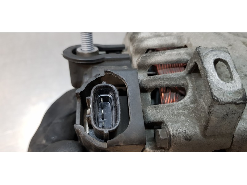 Recambio de alternador para kia carens ( ) attract referencia OEM IAM 373002B760  