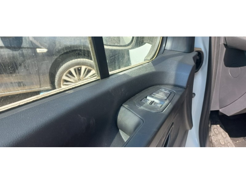 renault trafic furgón del año 2024