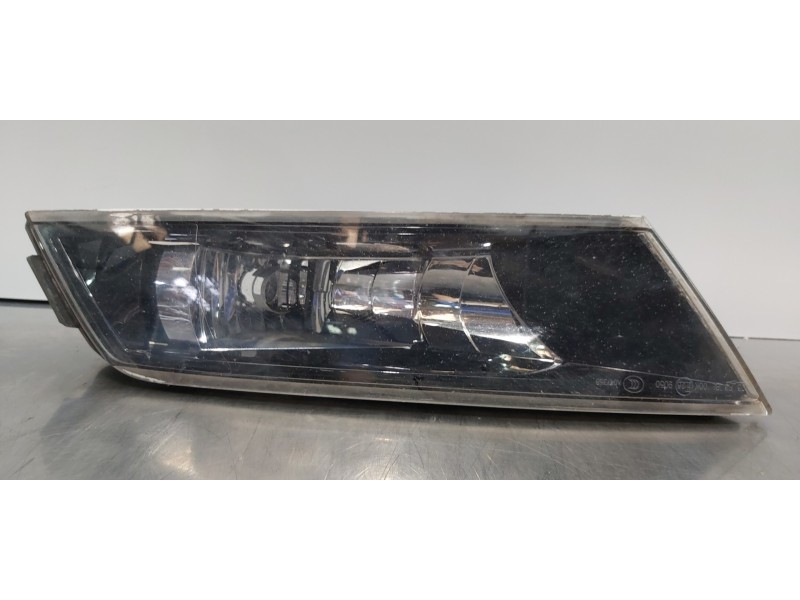 Recambio de faro antiniebla izquierdo para skoda superb (3v3) active referencia OEM IAM 3V0941699B  