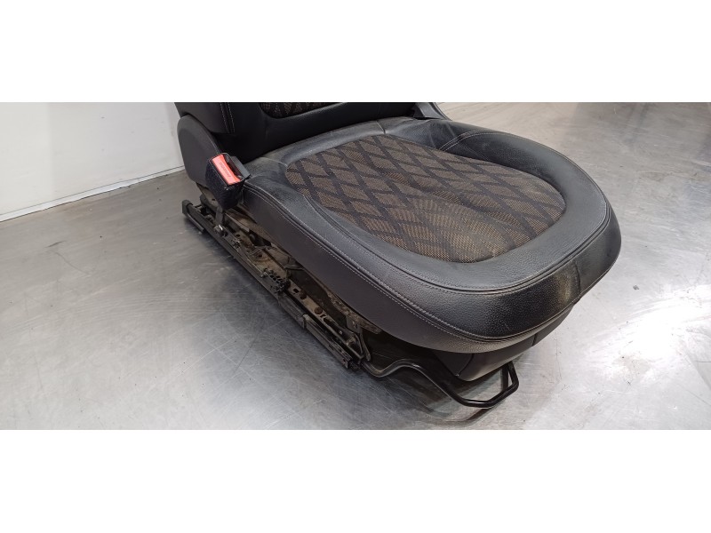 Recambio de juego asientos completo para bmw serie x1 (f48) sdrive18d referencia OEM IAM 52107397443 52107310843 