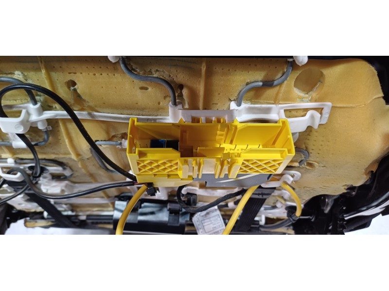 Recambio de juego asientos completo para bmw serie x1 (f48) sdrive18d referencia OEM IAM 52107397443 52107310843 