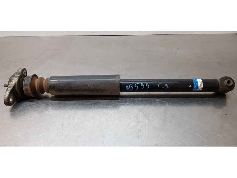 Recambio de amortiguador trasero derecho para kia carens ( ) attract referencia OEM IAM 55310A4200  