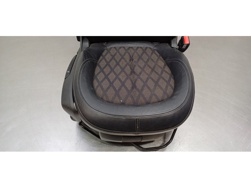 Recambio de juego asientos completo para bmw serie x1 (f48) sdrive18d referencia OEM IAM 52107397443 52107310843 