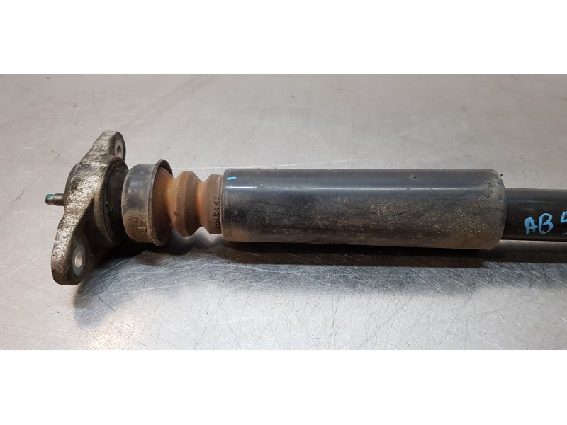 Recambio de amortiguador trasero derecho para kia carens ( ) attract referencia OEM IAM 55310A4200  