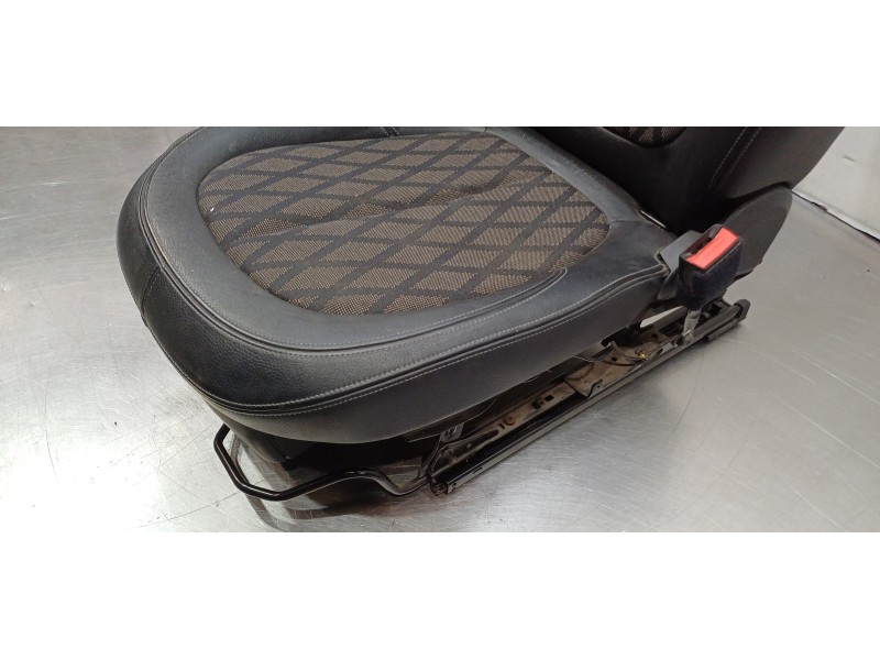 Recambio de juego asientos completo para bmw serie x1 (f48) sdrive18d referencia OEM IAM 52107397443 52107310843 
