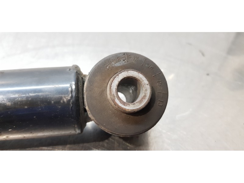 Recambio de amortiguador trasero derecho para kia carens ( ) attract referencia OEM IAM 55310A4200  