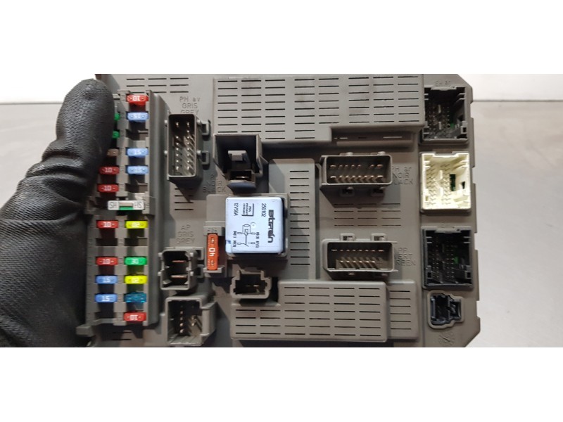 Recambio de caja reles / fusibles para fiat ulysse (179) 2.2 jtd dynamic referencia OEM IAM 9651938180   Recambio de caja reles / fusibles para fiat ulysse (179) 2.2 jtd dynamic referencia OEM IAM 9651938180