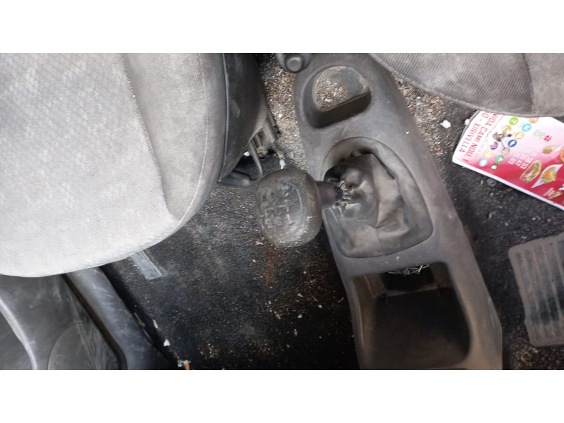 ford fiesta berlina (dx) del año 2000