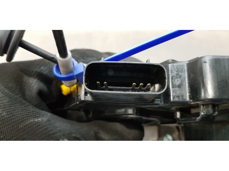 Recambio de cerradura puerta delantera derecha para kia carens ( ) concept referencia OEM IAM 81320A4010  