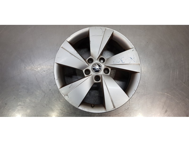 Recambio de llanta para skoda superb (3v3) active referencia OEM IAM 3V0601025AJ  