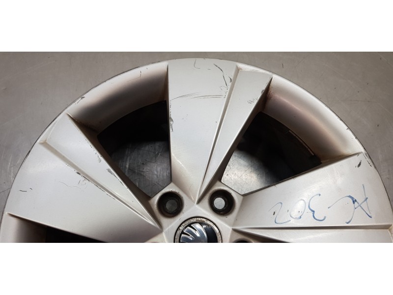 Recambio de llanta para skoda superb (3v3) active referencia OEM IAM 3V0601025AJ  