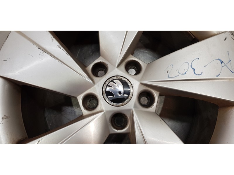 Recambio de llanta para skoda superb (3v3) active referencia OEM IAM 3V0601025AJ  