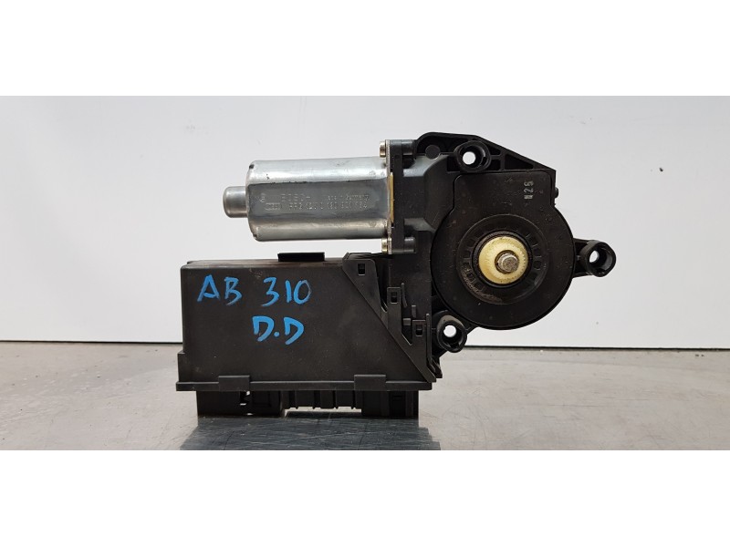 Recambio de motor elevalunas delantero derecho para audi a4 berlina (8e) 1.8 t referencia OEM IAM 8E1959802B   Recambio de motor elevalunas delantero derecho para audi a4 berlina (8e) 1.8 t referencia OEM IAM 8E1959802B