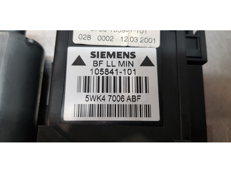 Recambio de motor elevalunas delantero derecho para audi a4 berlina (8e) 1.8 t referencia OEM IAM 8E1959802B   Recambio de motor elevalunas delantero derecho para audi a4 berlina (8e) 1.8 t referencia OEM IAM 8E1959802B