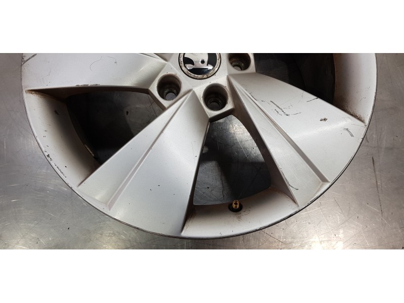 Recambio de llanta para skoda superb (3v3) active referencia OEM IAM 3V0601025AJ  