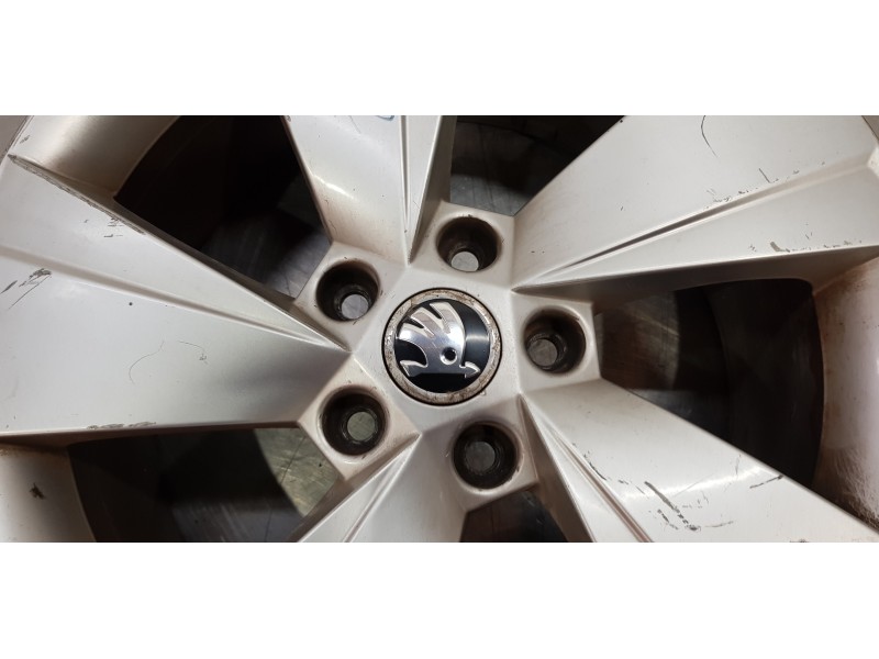Recambio de llanta para skoda superb (3v3) active referencia OEM IAM 3V0601025AJ  