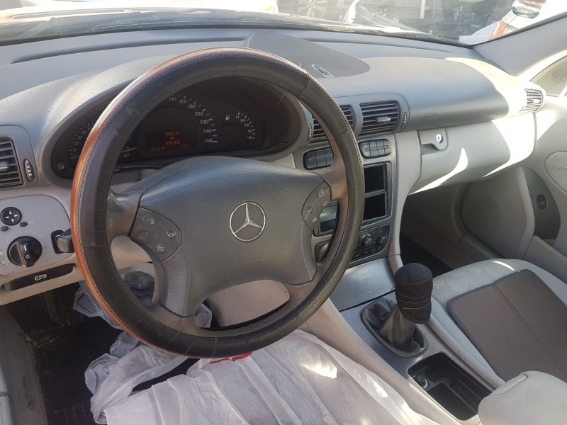 mercedes clase c (w203) berlina del año 2002