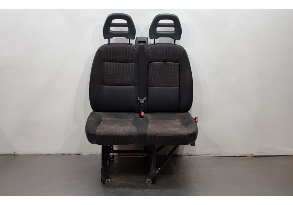 Recambio de asiento delantero derecho para peugeot boxer furgón gran volumen 335 l3h3 pro bluehdi 130 referencia OEM IAM 1677820