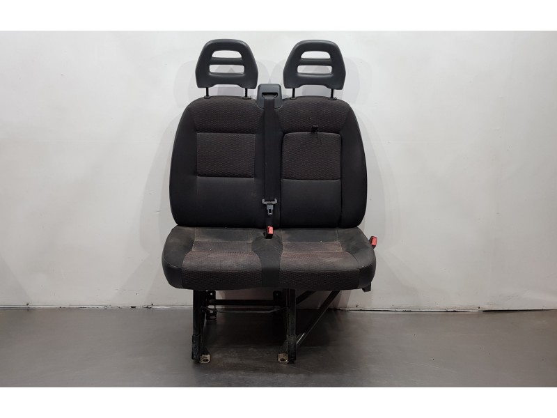 Recambio de asiento delantero derecho para peugeot boxer furgón gran volumen 335 l3h3 pro bluehdi 130 referencia OEM IAM 1677820