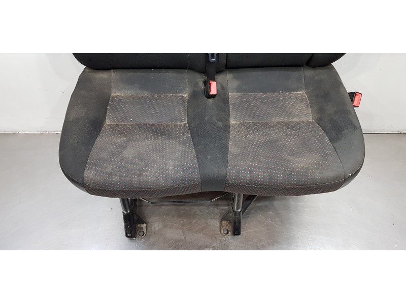 Recambio de asiento delantero derecho para peugeot boxer furgón gran volumen 335 l3h3 pro bluehdi 130 referencia OEM IAM 1677820