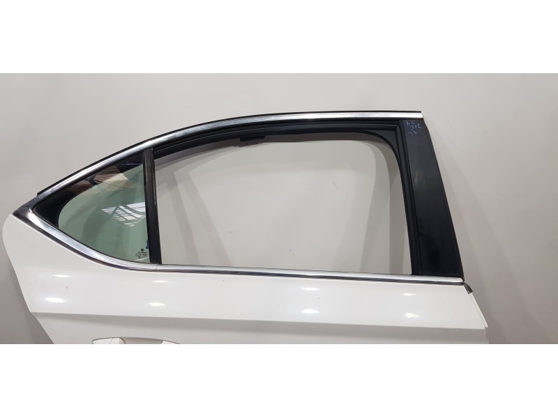 Recambio de puerta trasera derecha para skoda superb (3v3) active referencia OEM IAM 3V5833052  