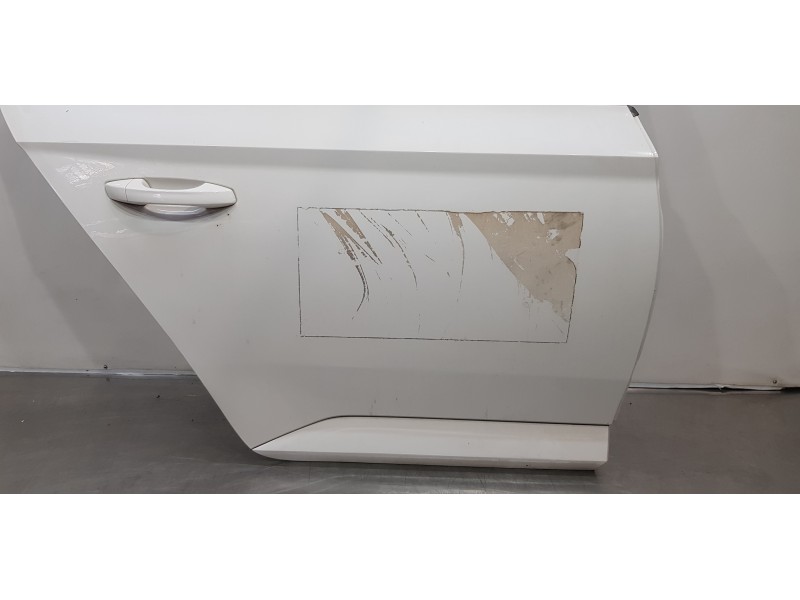 Recambio de puerta trasera derecha para skoda superb (3v3) active referencia OEM IAM 3V5833052  