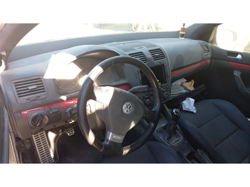 volkswagen golf v berlina (1k1) del año 2004