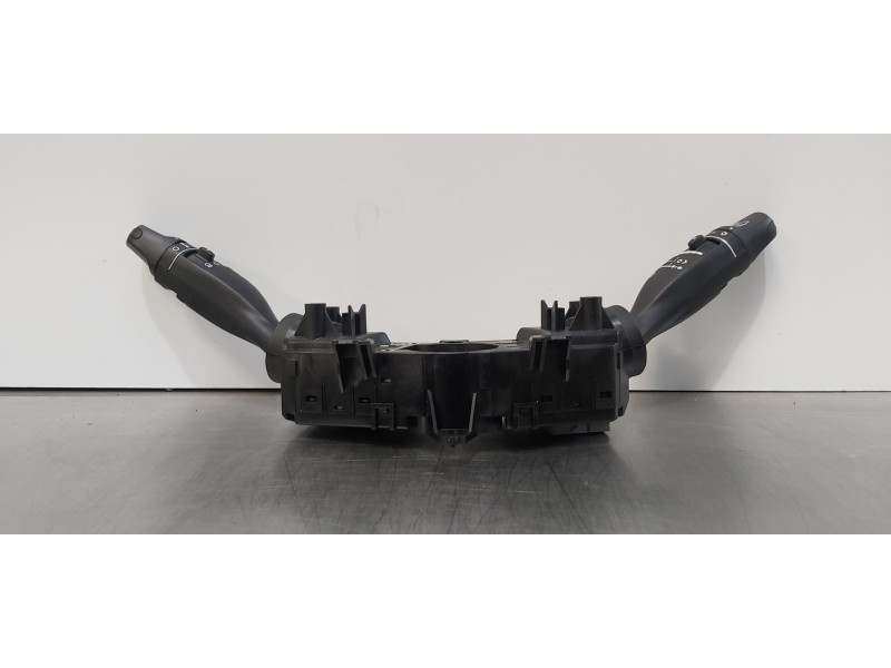 Recambio de mando multifuncion para hyundai tucson klass 2wd referencia OEM IAM 93403D3952  
