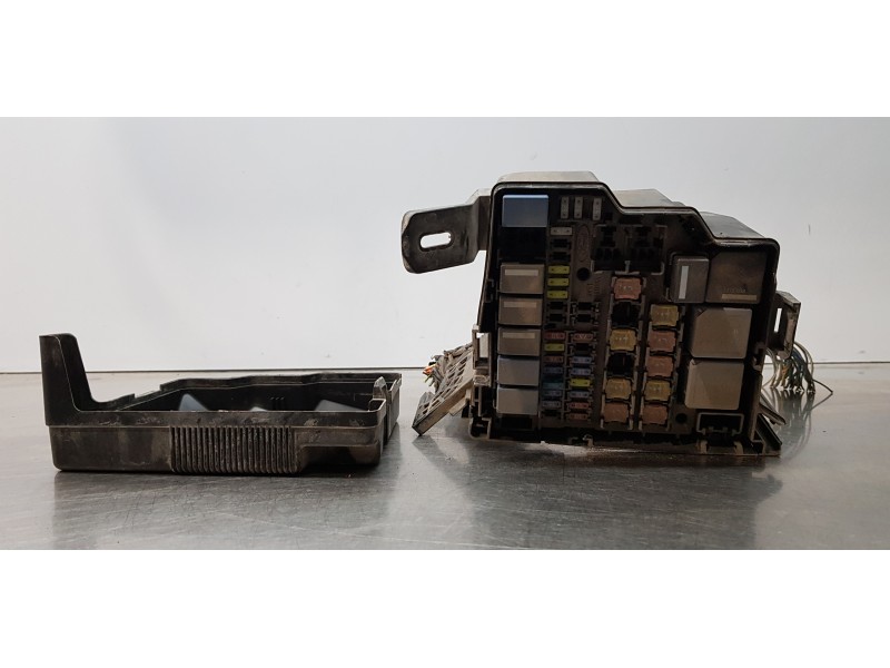 Recambio de caja reles / fusibles para ford fiesta (ccn) sport referencia OEM IAM 8V5114B144BA   Recambio de caja reles / fusibles para ford fiesta (ccn) sport referencia OEM IAM 8V5114B144BA