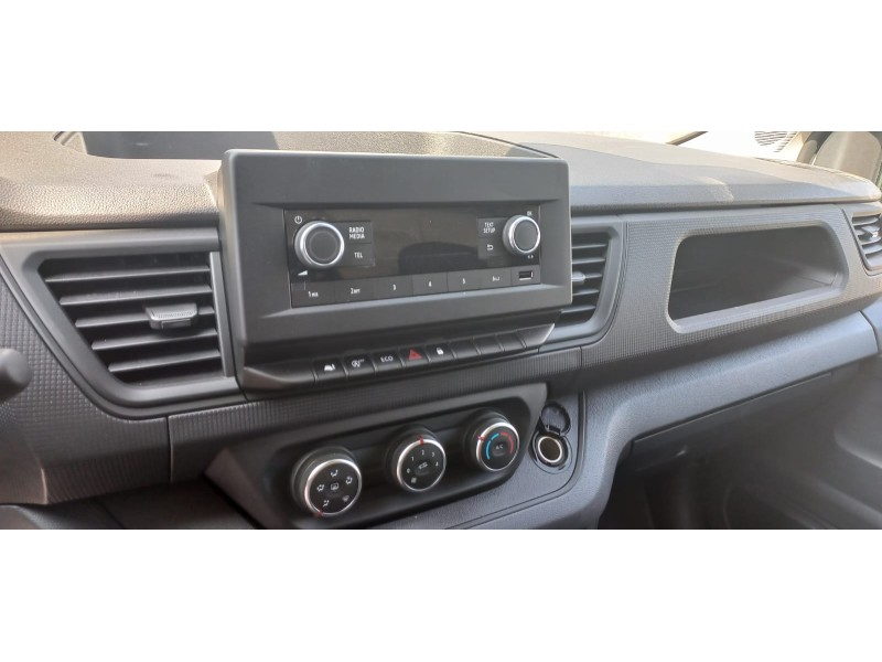 renault trafic furgón del año 2024