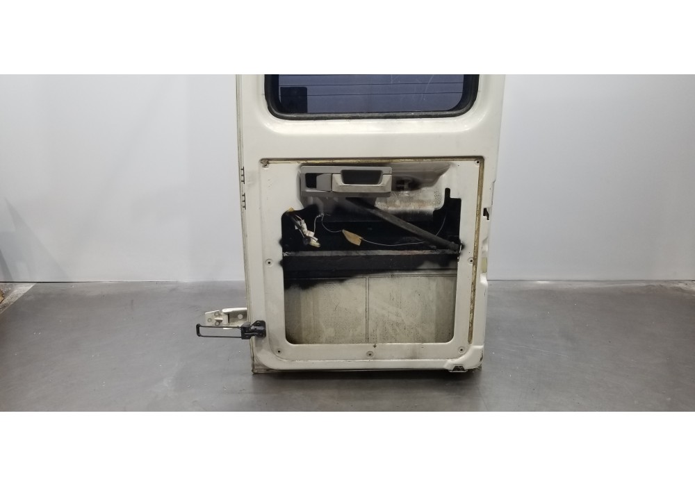 Recambio de puerta trasera derecha para volkswagen lt caja abierta (mod. 1997) lt 28 caja abierta referencia OEM IAM 2D3841080A 